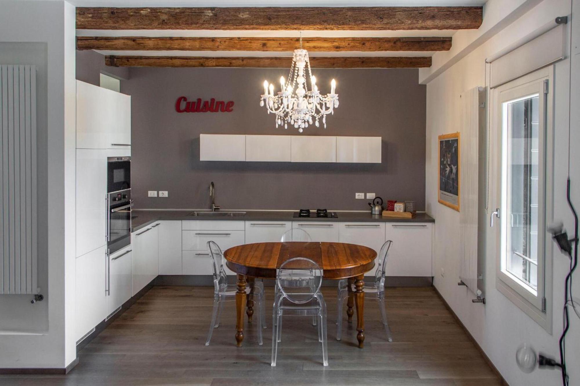 Apartamento Ca Farnese, Beautiful Big Apartment In Trad Area Venecia